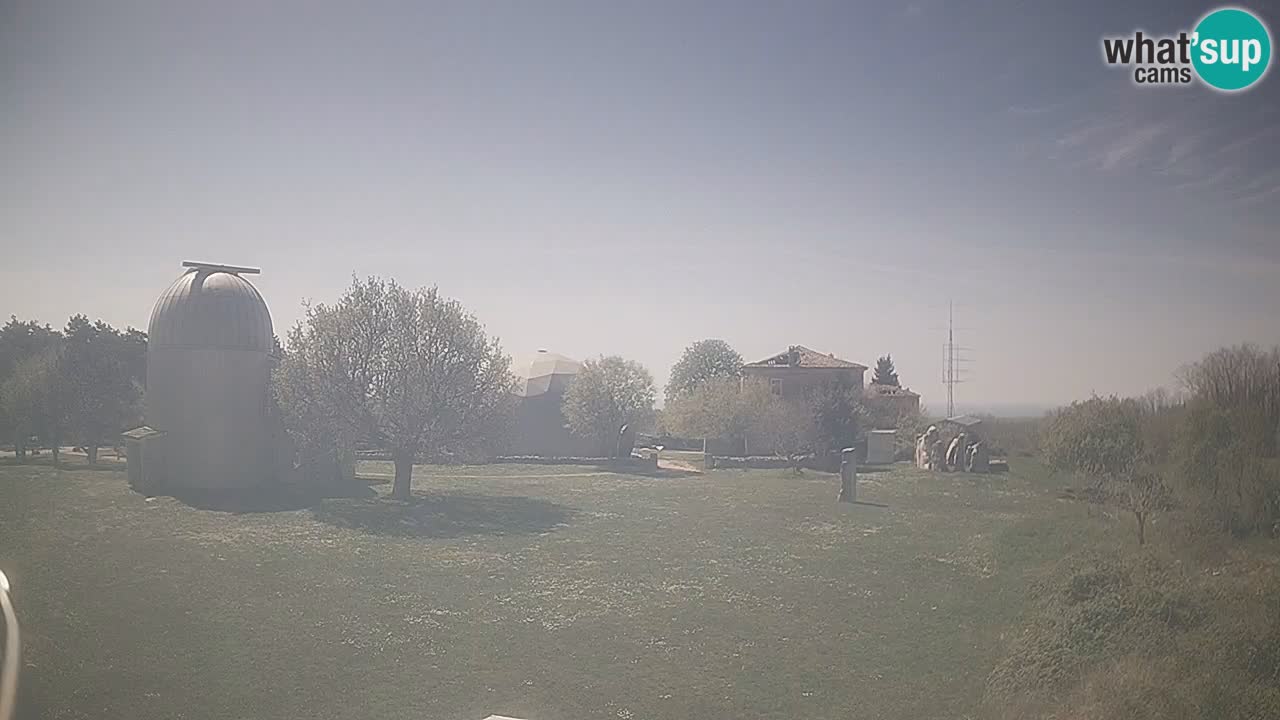 Višnjan-Observatorium Live Webcam – Explore the Sky, Asteroids, Comets, and Meteoroids