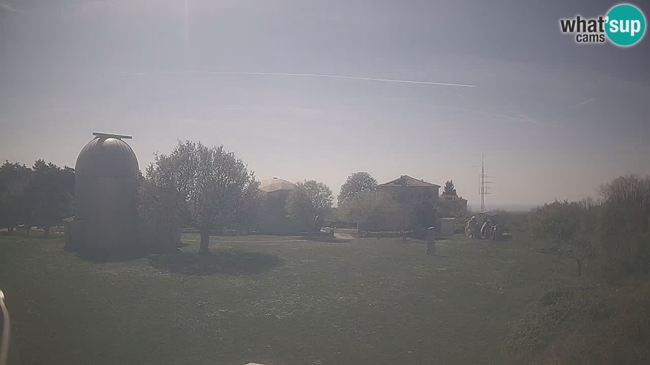 Webcam live dell’Osservatorio di – Esplora il cielo, gli asteroidi, i comete e i meteoroidi.