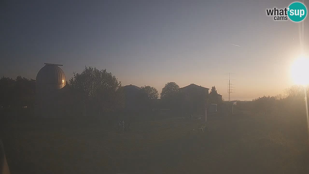 Webcam en direct de l’Observatoire de Višnjan – Explorez le ciel, les astéroïdes, les comètes et les météoroïdes