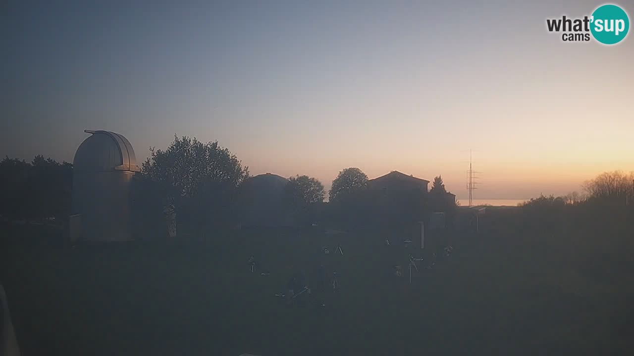 Webcam en direct de l’Observatoire de Višnjan – Explorez le ciel, les astéroïdes, les comètes et les météoroïdes