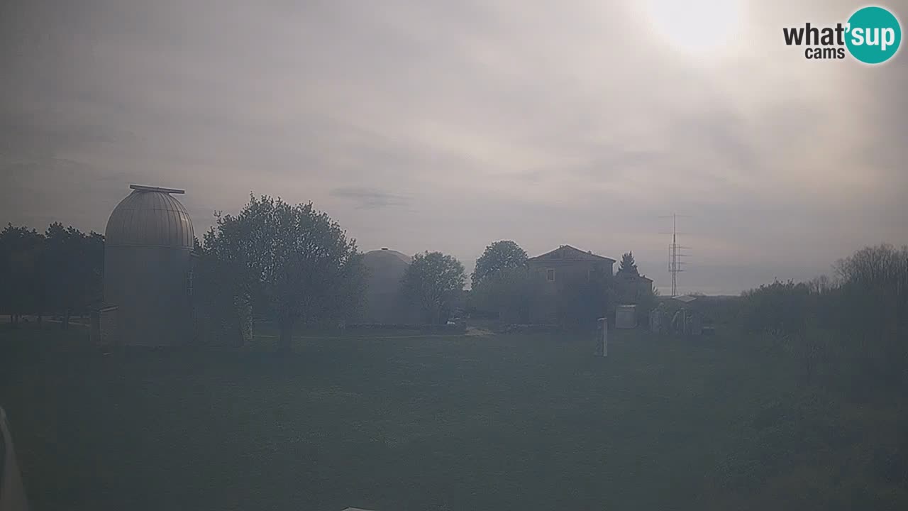 Webcam live dell’Osservatorio di  – Esplora il cielo, gli asteroidi, i comete e i meteoroidi.