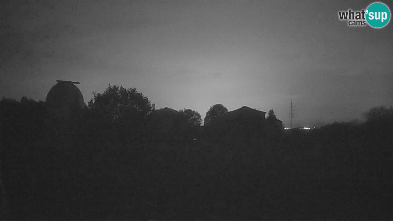 Webcam en direct de l’Observatoire de Višnjan – Explorez le ciel, les astéroïdes, les comètes et les météoroïdes