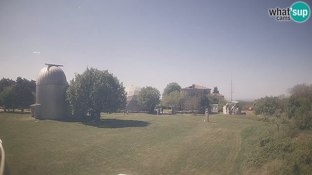 Webcam live dell’Osservatorio di  – Esplora il cielo, gli asteroidi, i comete e i meteoroidi.