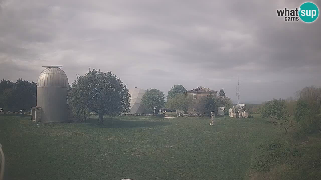 Webcam live dell’Osservatorio di  – Esplora il cielo, gli asteroidi, i comete e i meteoroidi.