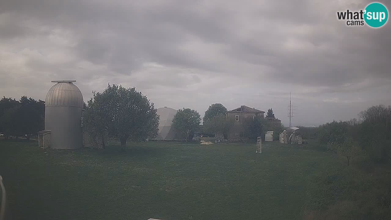 Višnjan-Observatorium Live Webcam – Explore the Sky, Asteroids, Comets, and Meteoroids