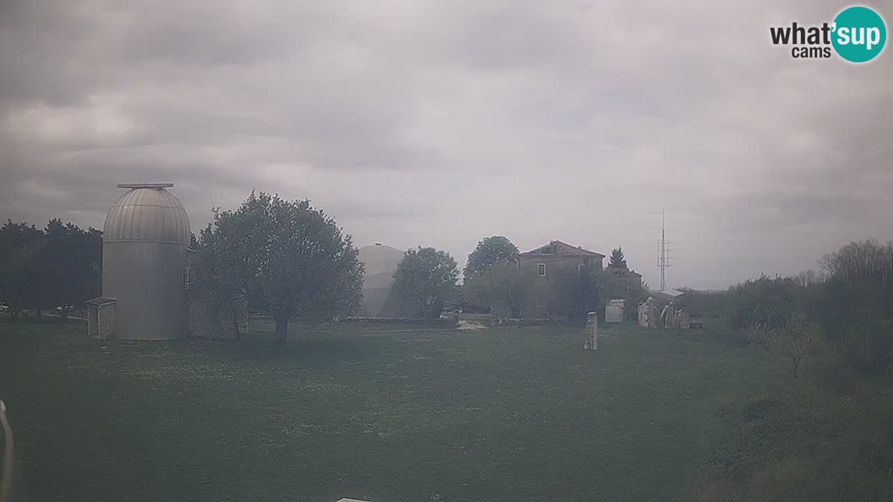 Webcam en direct de l’Observatoire de Višnjan – Explorez le ciel, les astéroïdes, les comètes et les météoroïdes