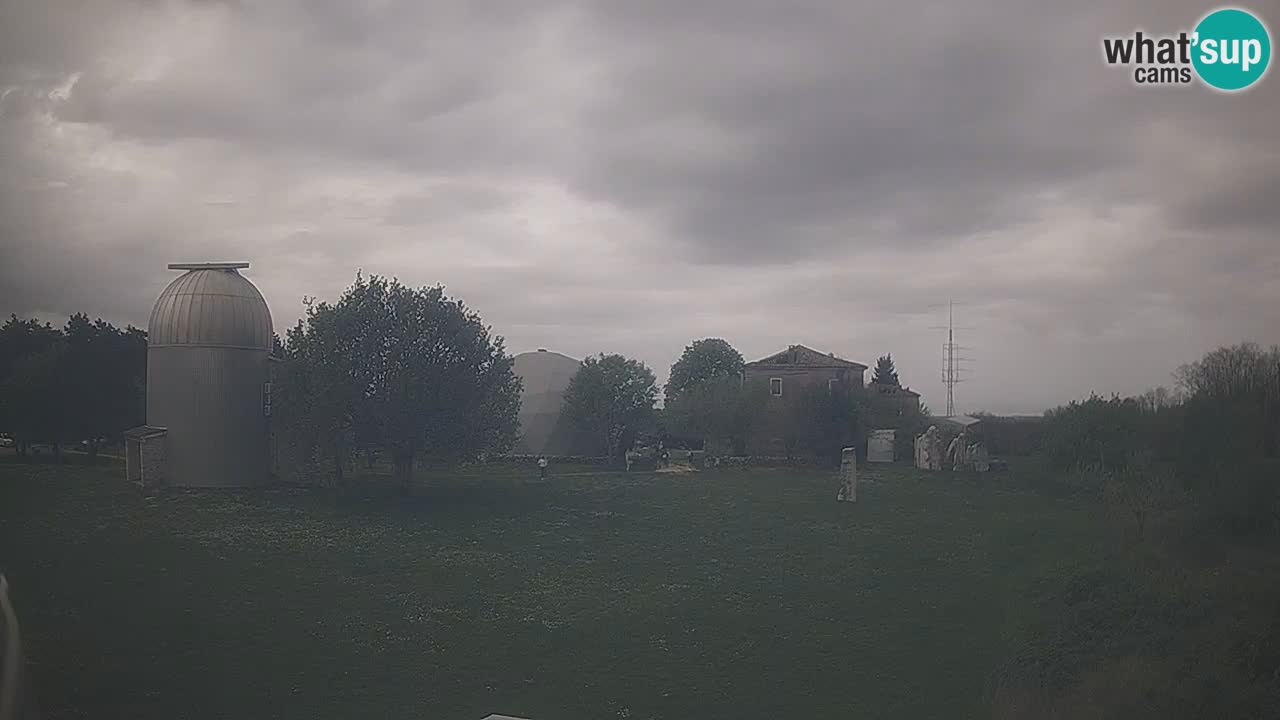 Webcam en direct de l’Observatoire de Višnjan – Explorez le ciel, les astéroïdes, les comètes et les météoroïdes