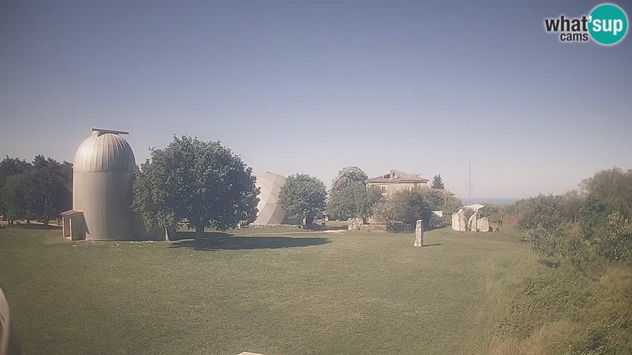 Webcam live dell’Osservatorio di  – Esplora il cielo, gli asteroidi, i comete e i meteoroidi.