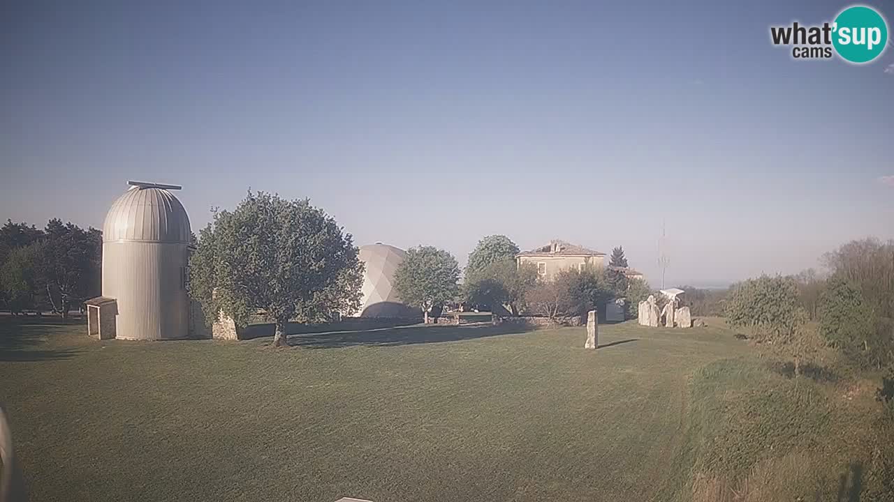 Višnjan-Observatorium Live Webcam – Explore the Sky, Asteroids, Comets, and Meteoroids