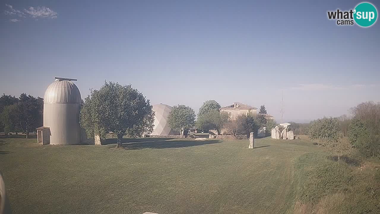 Webcam en direct de l’Observatoire de Višnjan – Explorez le ciel, les astéroïdes, les comètes et les météoroïdes