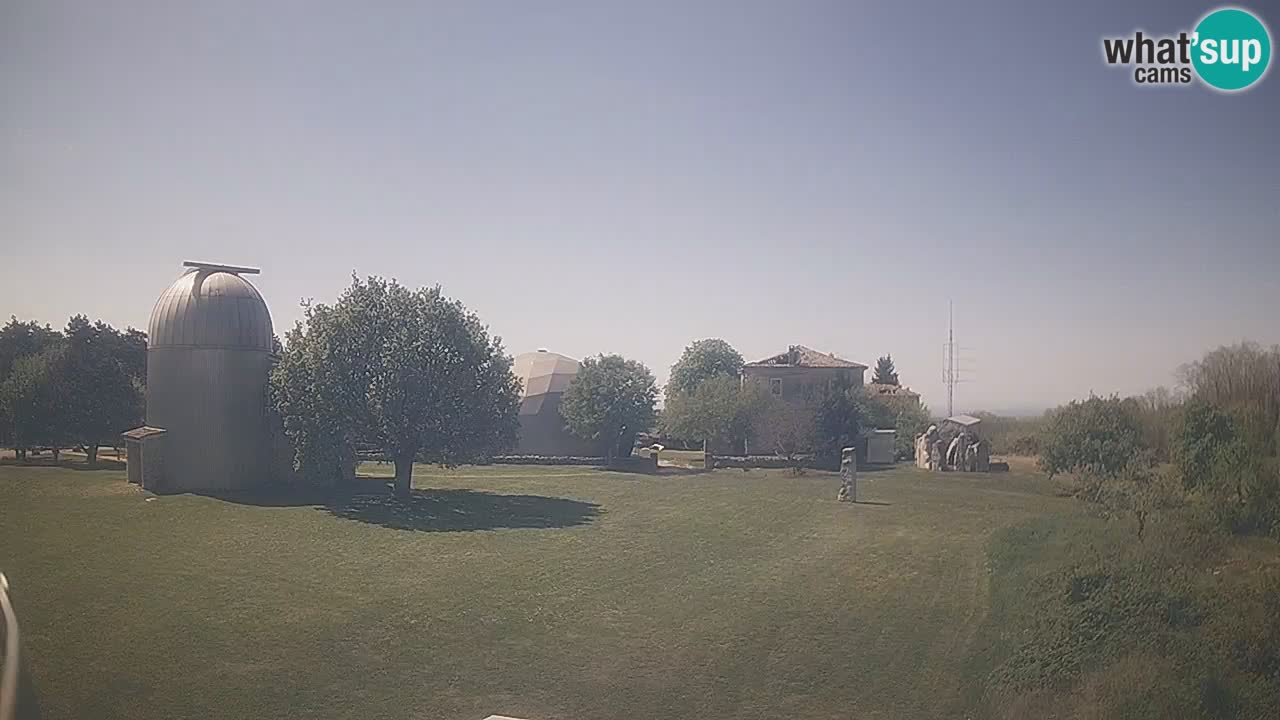 Webcam en direct de l’Observatoire de Višnjan – Explorez le ciel, les astéroïdes, les comètes et les météoroïdes