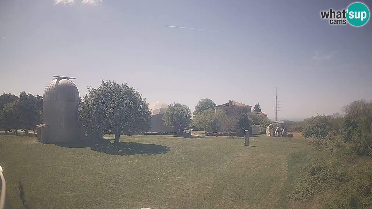 Višnjan-Observatorium Live Webcam – Explore the Sky, Asteroids, Comets, and Meteoroids