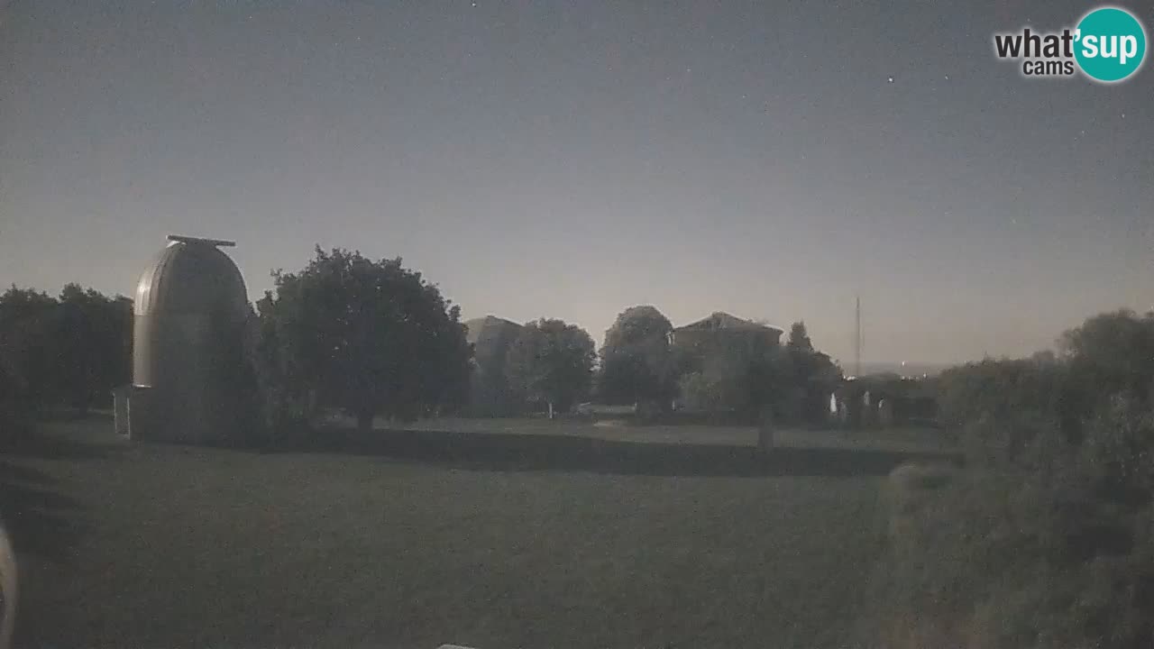 Webcam live dell’Osservatorio di  – Esplora il cielo, gli asteroidi, i comete e i meteoroidi.