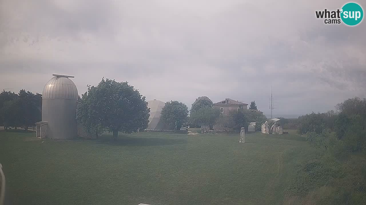 Webcam en direct de l’Observatoire de Višnjan – Explorez le ciel, les astéroïdes, les comètes et les météoroïdes