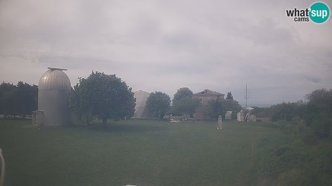 Webcam live dell’Osservatorio di  – Esplora il cielo, gli asteroidi, i comete e i meteoroidi.