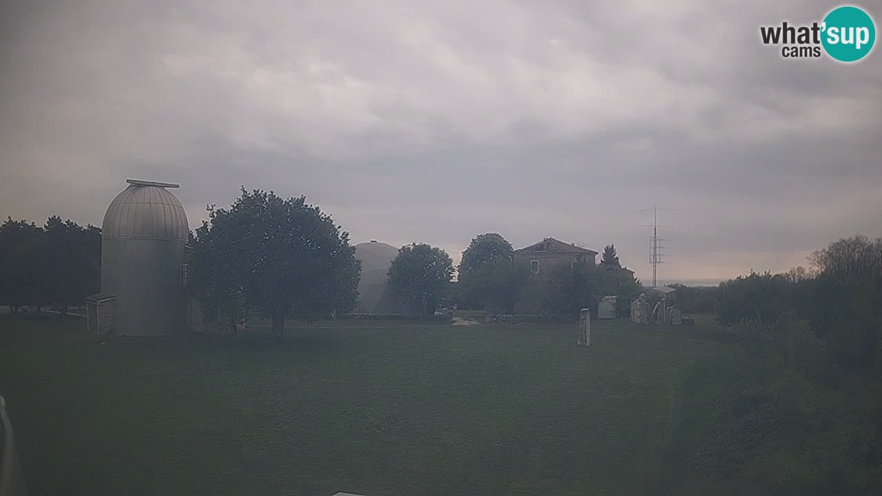 Webcam live dell’Osservatorio di  – Esplora il cielo, gli asteroidi, i comete e i meteoroidi.