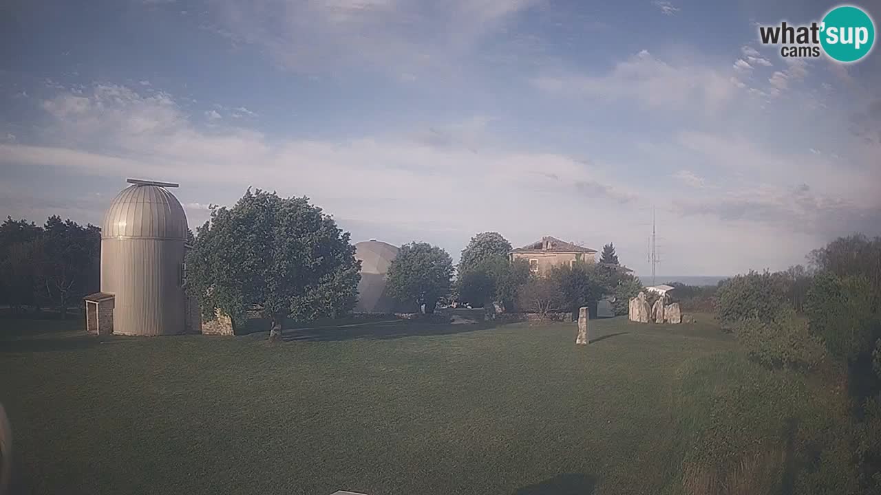 Višnjan-Observatorium Live Webcam – Explore the Sky, Asteroids, Comets, and Meteoroids