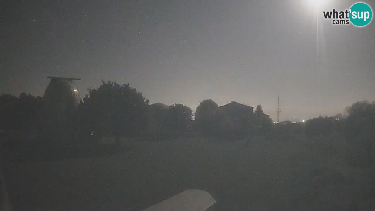 Webcam live dell’Osservatorio di  – Esplora il cielo, gli asteroidi, i comete e i meteoroidi.