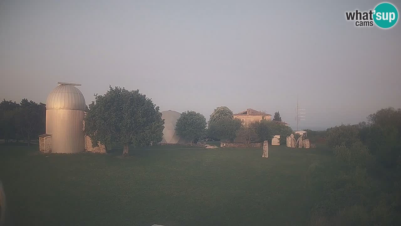 Webcam en direct de l’Observatoire de Višnjan – Explorez le ciel, les astéroïdes, les comètes et les météoroïdes