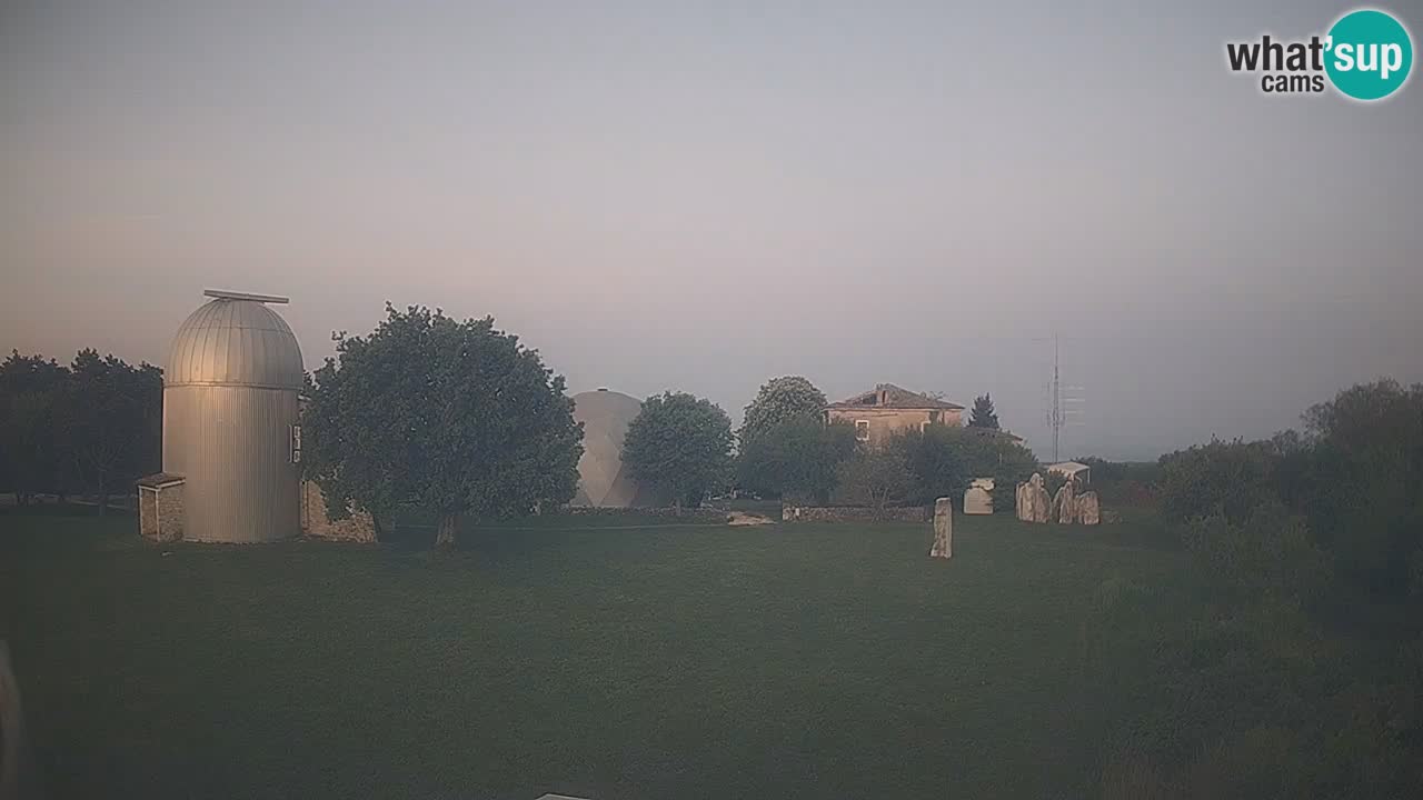 Višnjan-Observatorium Live Webcam – Explore the Sky, Asteroids, Comets, and Meteoroids