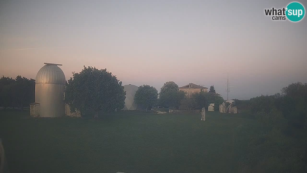 Webcam en direct de l’Observatoire de Višnjan – Explorez le ciel, les astéroïdes, les comètes et les météoroïdes