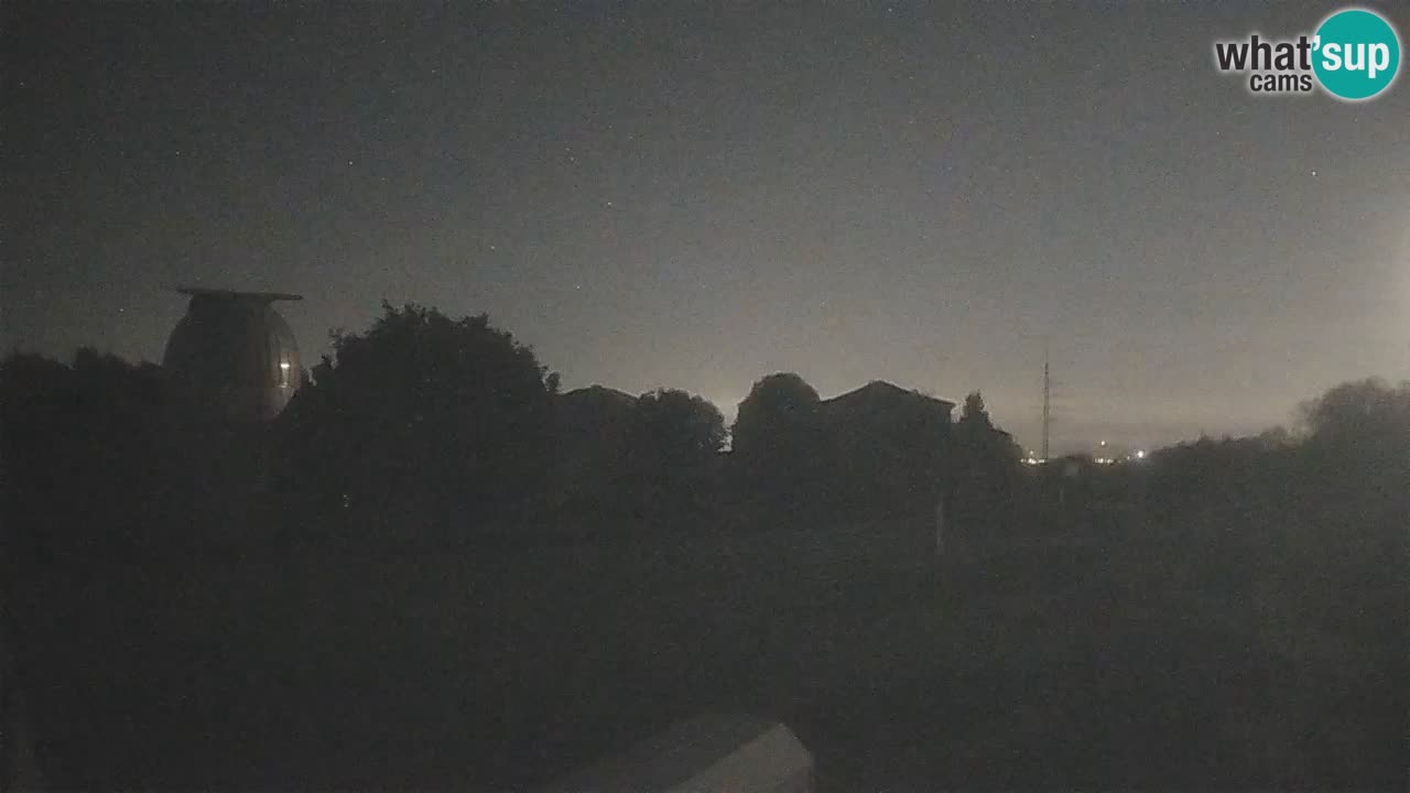 Webcam live dell’Osservatorio di  – Esplora il cielo, gli asteroidi, i comete e i meteoroidi.