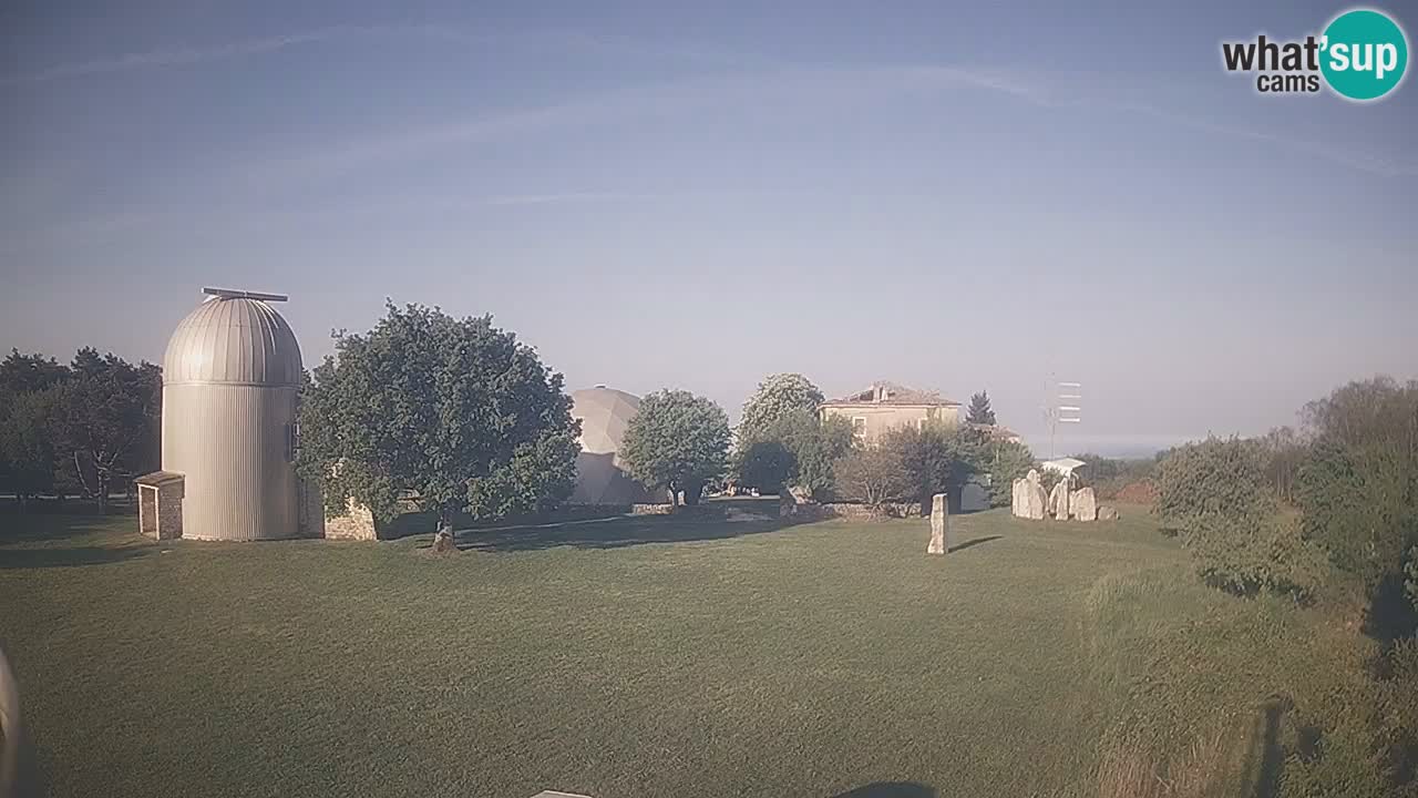Webcam en direct de l’Observatoire de Višnjan – Explorez le ciel, les astéroïdes, les comètes et les météoroïdes