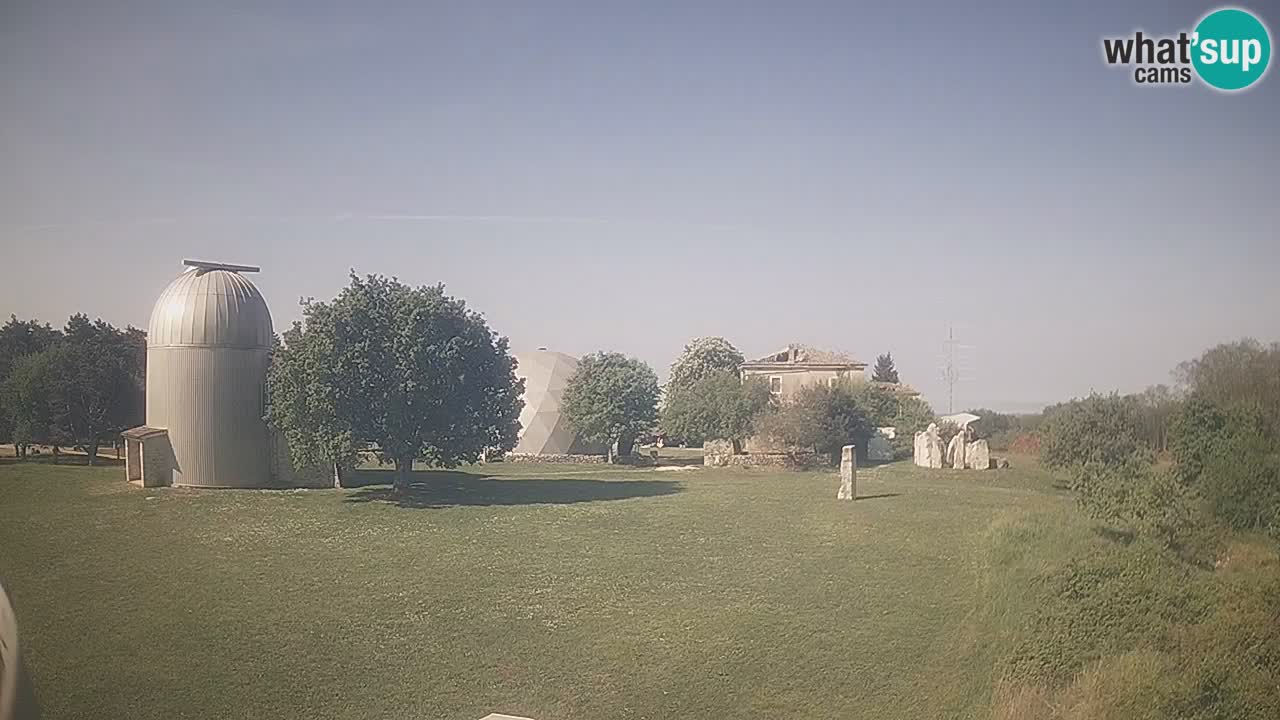 Webcam en direct de l’Observatoire de Višnjan – Explorez le ciel, les astéroïdes, les comètes et les météoroïdes