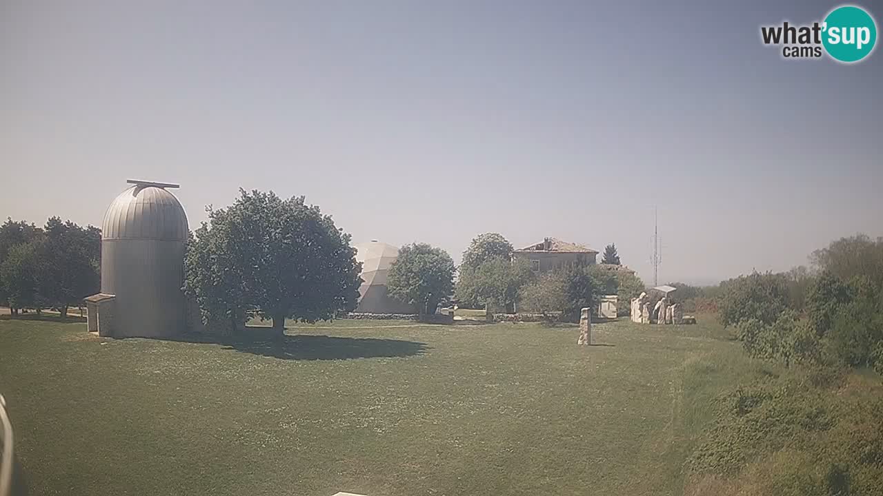 Webcam live dell’Osservatorio di  – Esplora il cielo, gli asteroidi, i comete e i meteoroidi.