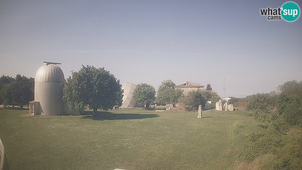 Webcam en direct de l’Observatoire de Višnjan – Explorez le ciel, les astéroïdes, les comètes et les météoroïdes