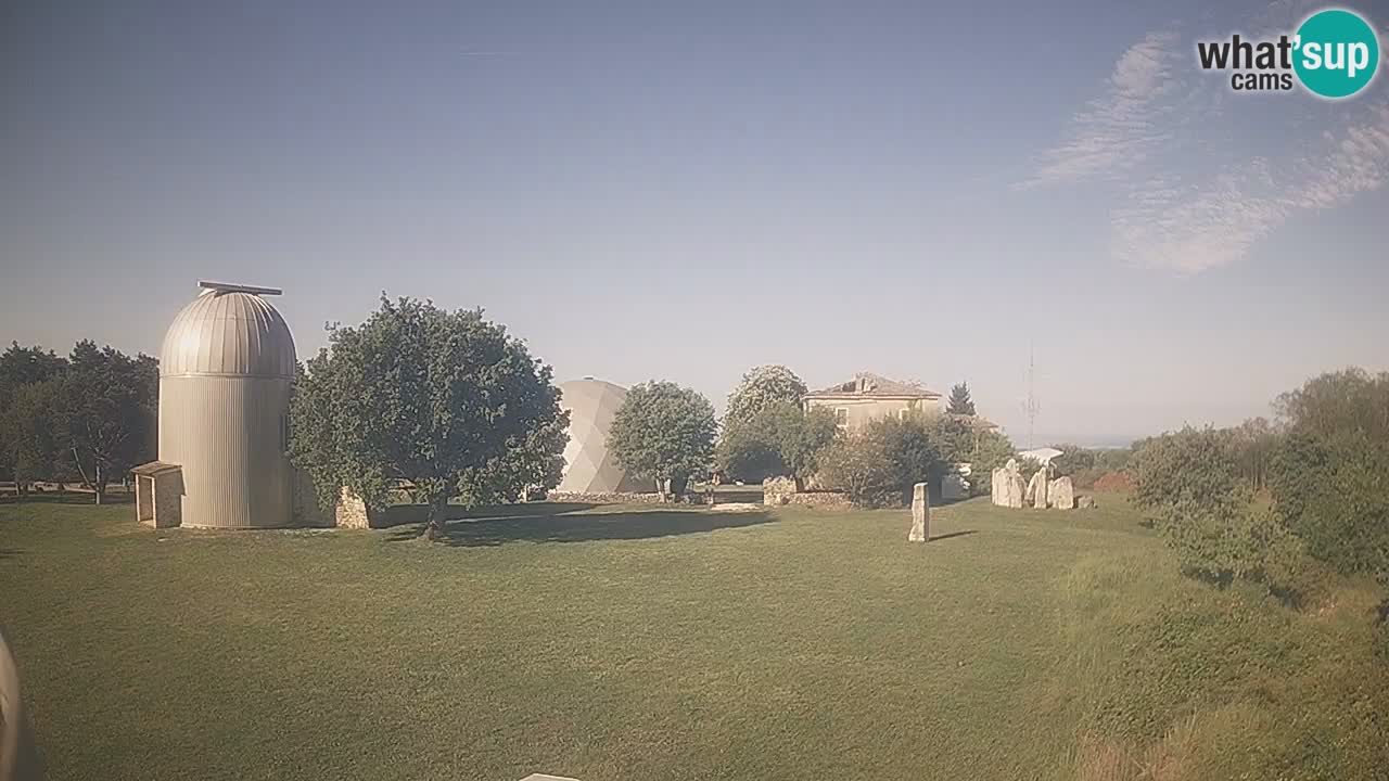 Webcam en direct de l’Observatoire de Višnjan – Explorez le ciel, les astéroïdes, les comètes et les météoroïdes