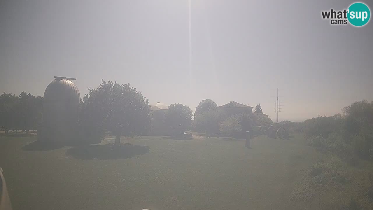 Webcam live dell’Osservatorio di  – Esplora il cielo, gli asteroidi, i comete e i meteoroidi.