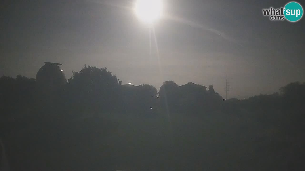 Webcam live dell’Osservatorio di  – Esplora il cielo, gli asteroidi, i comete e i meteoroidi.