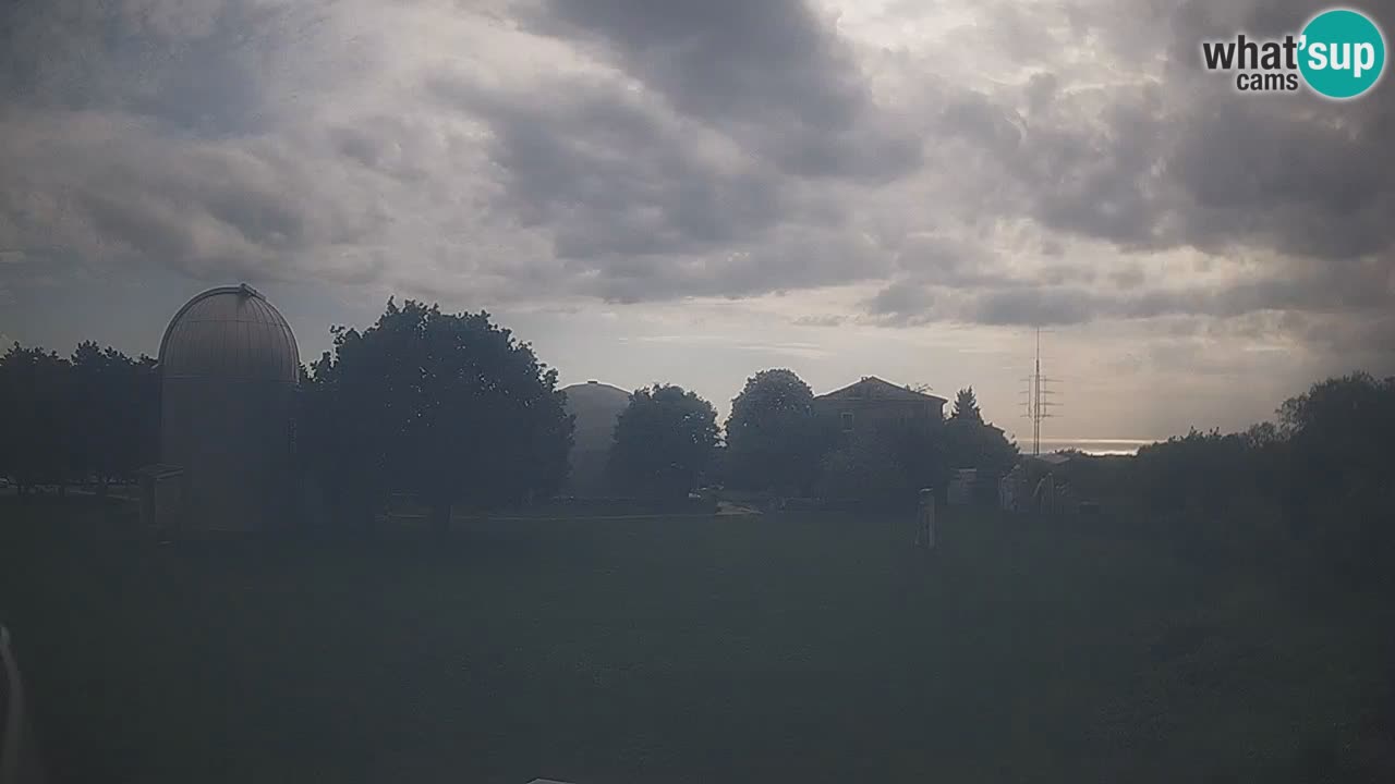 Webcam live dell’Osservatorio di  – Esplora il cielo, gli asteroidi, i comete e i meteoroidi.