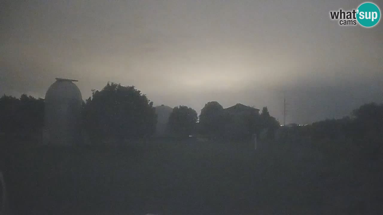 Webcam live dell’Osservatorio di  – Esplora il cielo, gli asteroidi, i comete e i meteoroidi.