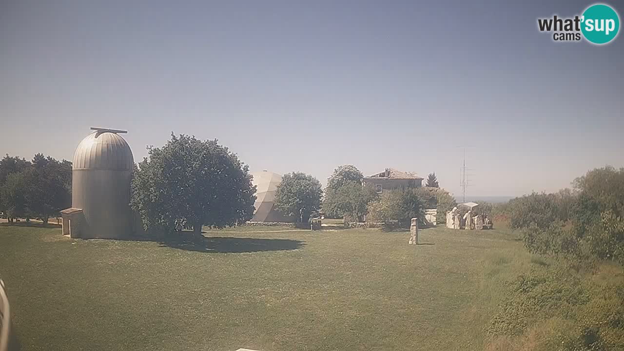 Webcam live dell’Osservatorio di  – Esplora il cielo, gli asteroidi, i comete e i meteoroidi.
