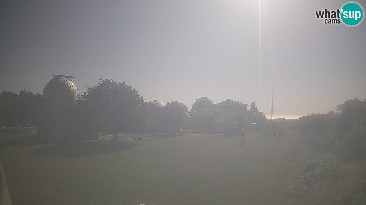 Webcam live dell’Osservatorio di  – Esplora il cielo, gli asteroidi, i comete e i meteoroidi.