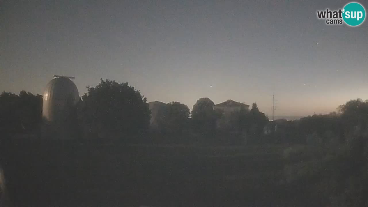 Webcam live dell’Osservatorio di  – Esplora il cielo, gli asteroidi, i comete e i meteoroidi.
