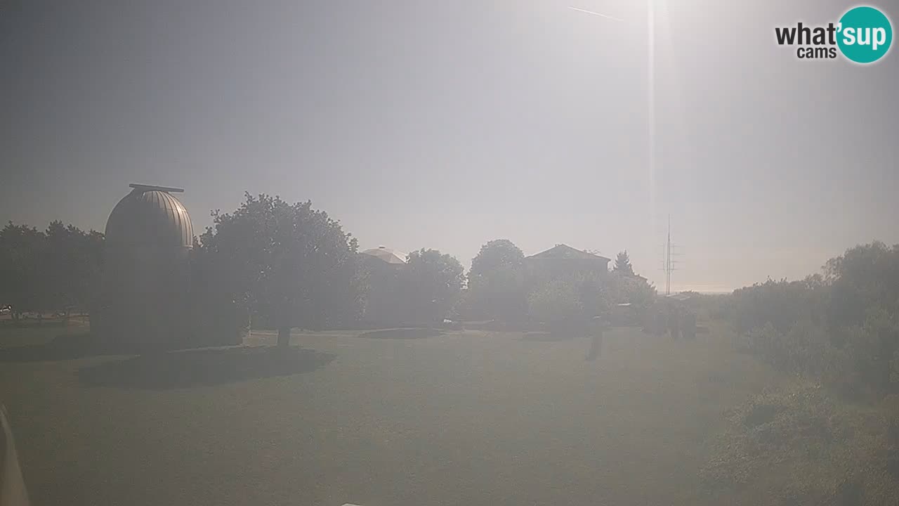 Webcam live dell’Osservatorio di  – Esplora il cielo, gli asteroidi, i comete e i meteoroidi.