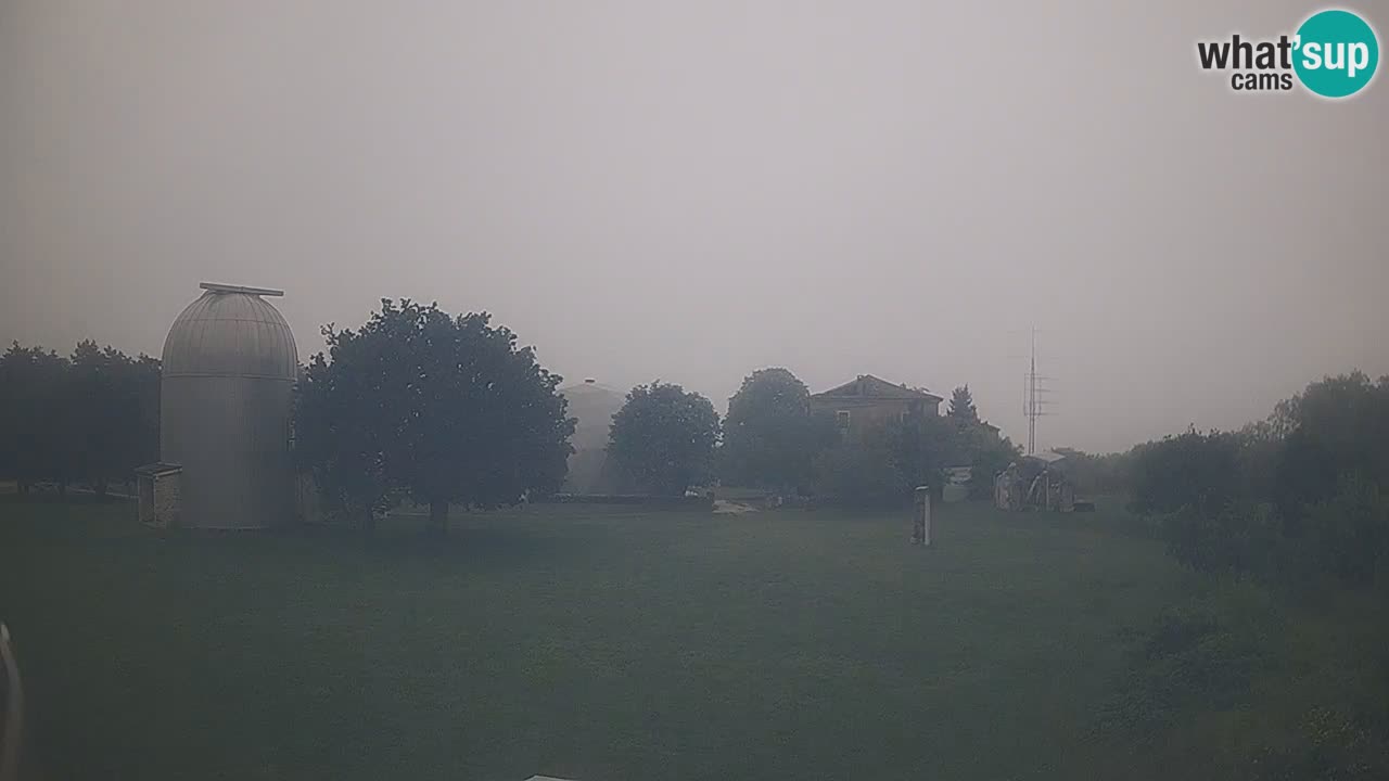 Webcam live dell’Osservatorio di  – Esplora il cielo, gli asteroidi, i comete e i meteoroidi.