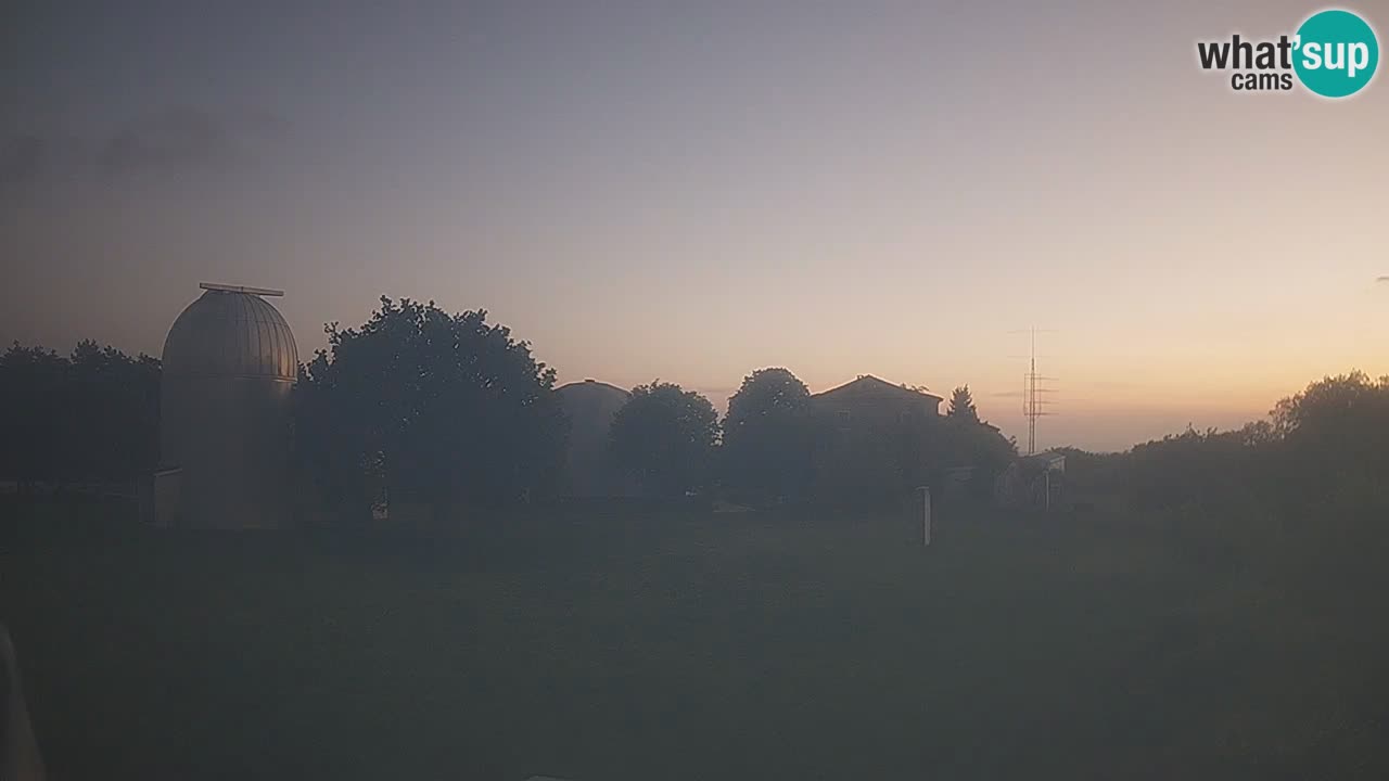 Webcam live dell’Osservatorio di  – Esplora il cielo, gli asteroidi, i comete e i meteoroidi.