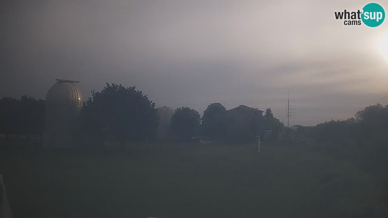 Webcam en direct de l’Observatoire de Višnjan – Explorez le ciel, les astéroïdes, les comètes et les météoroïdes