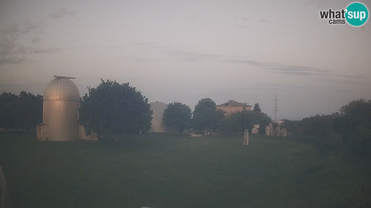 Webcam live dell’Osservatorio di  – Esplora il cielo, gli asteroidi, i comete e i meteoroidi.