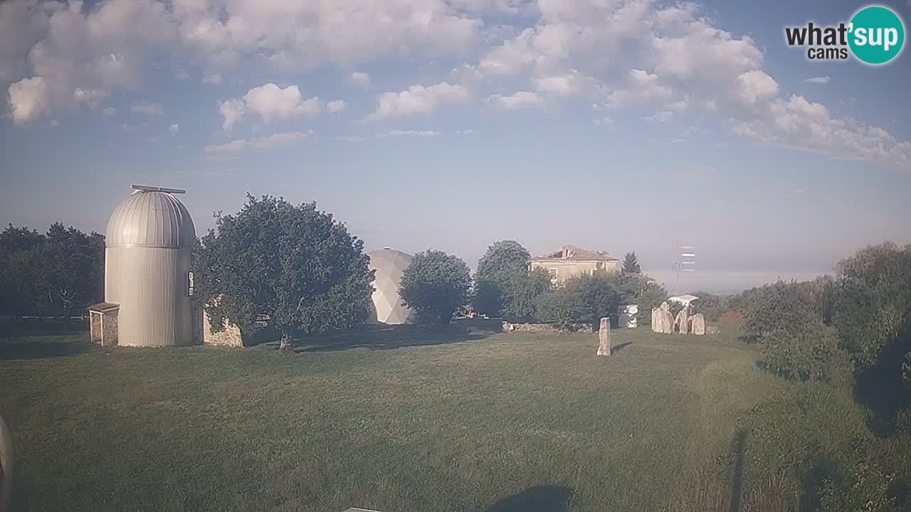 Webcam en direct de l’Observatoire de Višnjan – Explorez le ciel, les astéroïdes, les comètes et les météoroïdes
