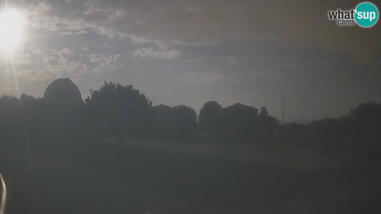 Webcam live dell’Osservatorio di  – Esplora il cielo, gli asteroidi, i comete e i meteoroidi.