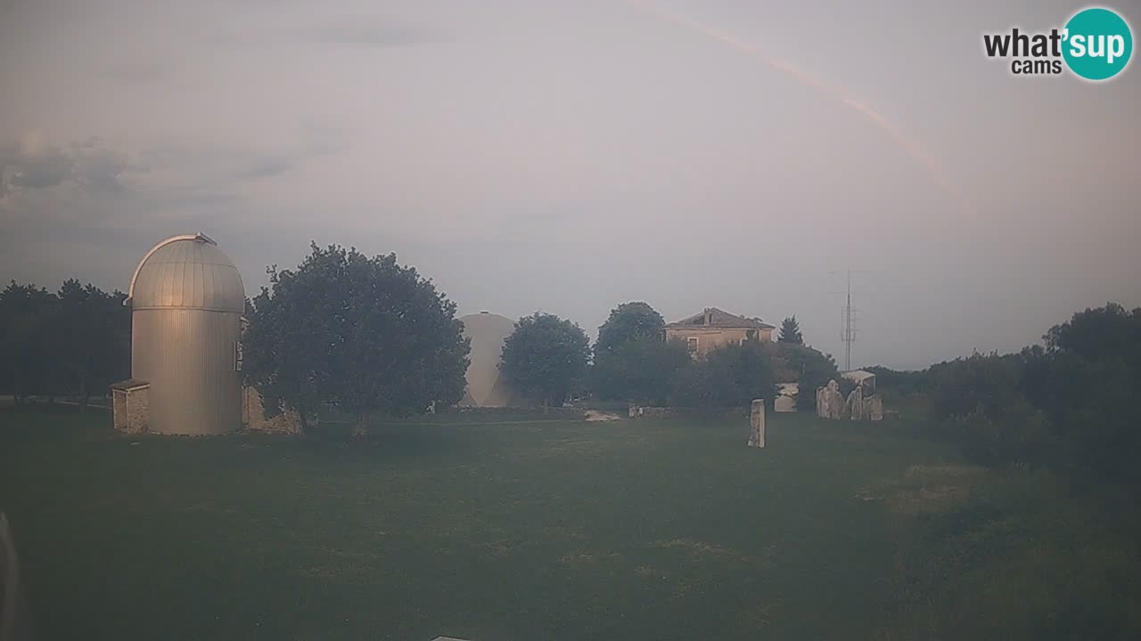Webcam live dell’Osservatorio di  – Esplora il cielo, gli asteroidi, i comete e i meteoroidi.