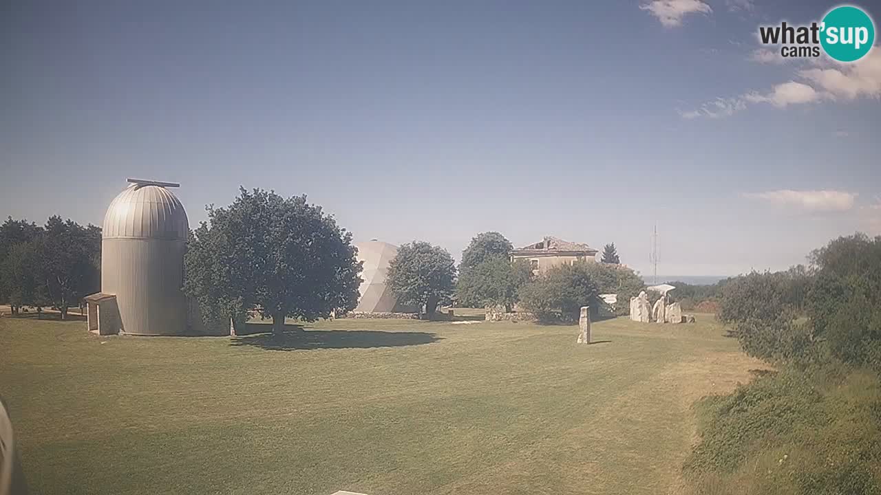 Webcam live dell’Osservatorio di  – Esplora il cielo, gli asteroidi, i comete e i meteoroidi.