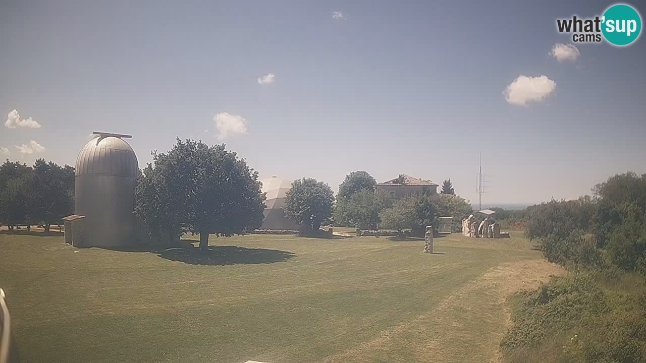 Webcam live dell’Osservatorio di  – Esplora il cielo, gli asteroidi, i comete e i meteoroidi.