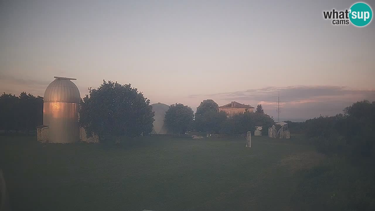 Webcam live dell’Osservatorio di  – Esplora il cielo, gli asteroidi, i comete e i meteoroidi.