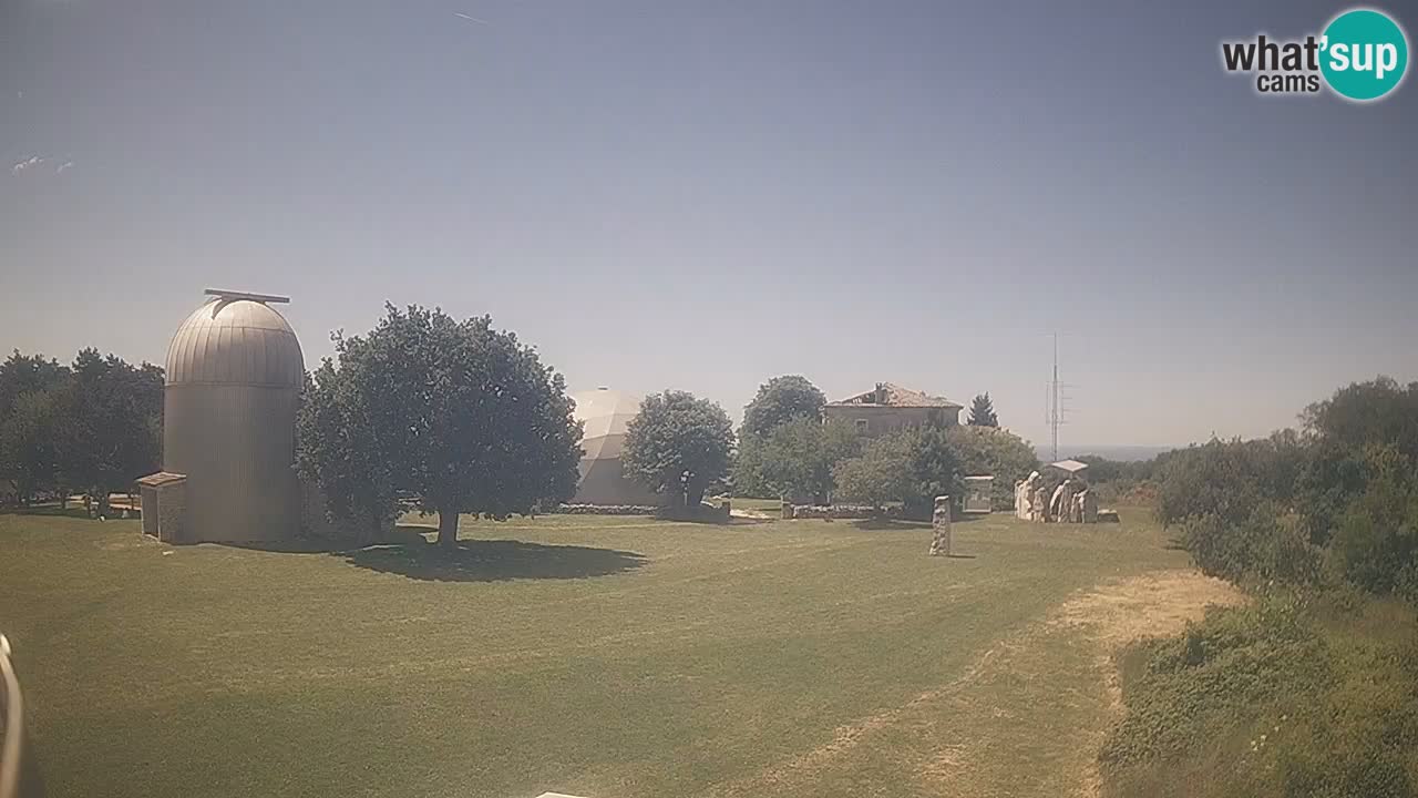 Webcam live dell’Osservatorio di  – Esplora il cielo, gli asteroidi, i comete e i meteoroidi.